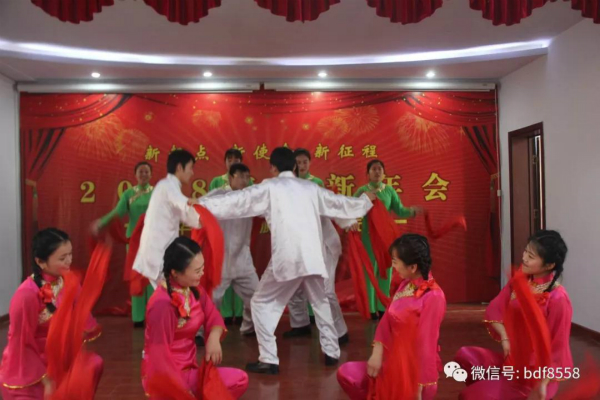 开场舞蹈《欢乐中国年》