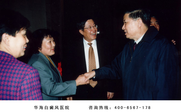 国家科技部原部长徐冠华（右一）接见成爱华院长