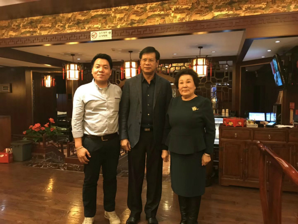 白癜风专家成爱华与老挝总理合影