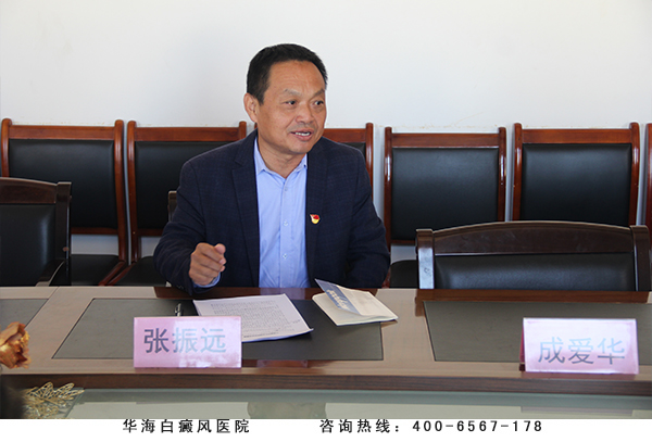 院党支部书记张振远介绍医院党建情况.jpg