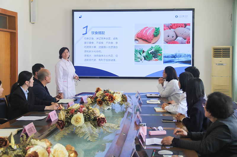 1776325935760123.jpg 5、护理专家胡晓飞护士长作《白癜风患者防治注意事项》学术演讲.jpg